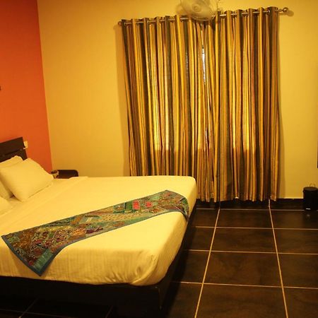Rockville Hotell Sultan Bathery Eksteriør bilde