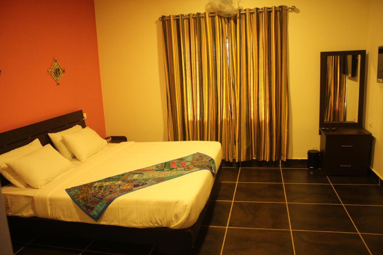 Rockville Hotell Sultan Bathery Eksteriør bilde